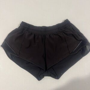 lululemon athletica Black hotty hot 2.5 shorts size 6